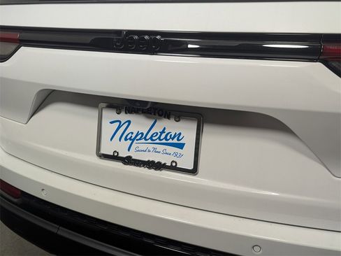 New 2025 Jeep Grand Cherokee Altitude image 8