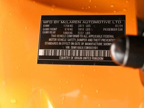 Used 2025 McLaren Artura image 30