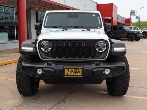 Used 2025 Jeep Wrangler Unlimited Sport AWD/4WD image 3