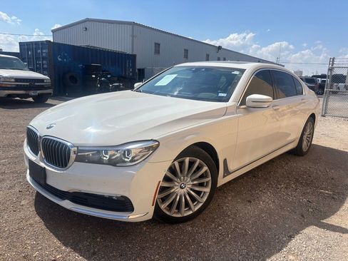Used 2018 BMW 740i image 3