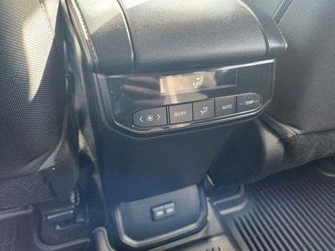 Used 2023 Toyota Highlander L image 10