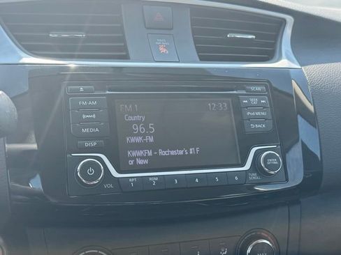 Used 2017 Nissan Sentra SV image 3