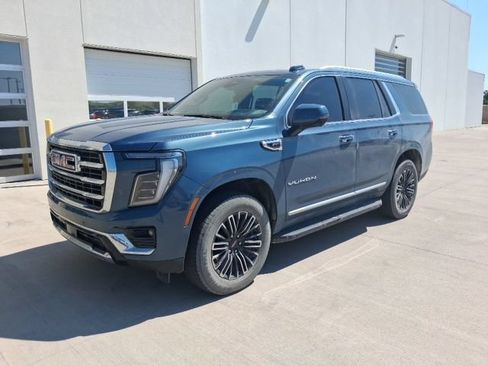 Used 2025 GMC Yukon Elevation w/ Elevation Premium Package AWD/4WD image 7