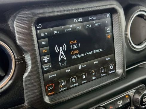 Used 2021 Jeep Wrangler Unlimited Sahara w/ Uconnect 4C Nav & Sound Group AWD/4WD image 15