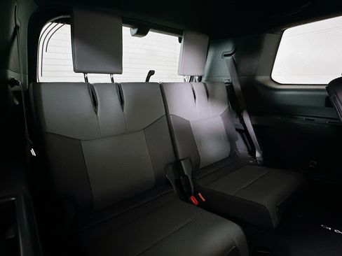 Used 2026 Lexus GX 550 w/ Accessory Package (2T) AWD/4WD image 26