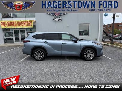 Used 2024 Toyota Highlander Platinum