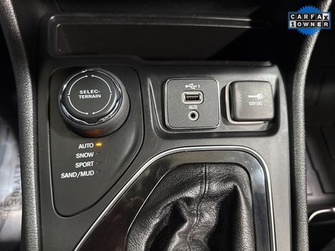 Used 2021 Jeep Cherokee Latitude Plus image 17