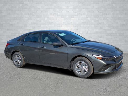 New 2026 Hyundai Elantra SE image 1