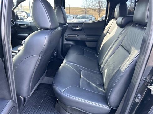 Used 2019 Toyota Tacoma TRD Sport image 18