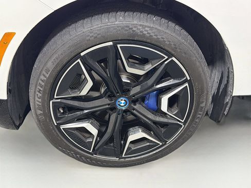 Used 2024 BMW iX xDrive50 w/ Premium Package AWD/4WD image 33