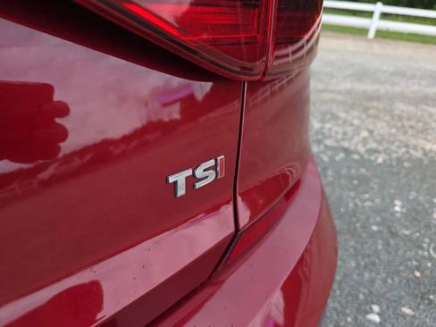 Used 2018 Volkswagen Passat 2.0T SE FWD image 12