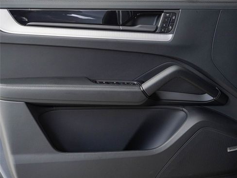 Certified 2026 Porsche Cayenne AWD/4WD image 6