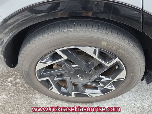 Used 2023 Kia Sportage SX image 9