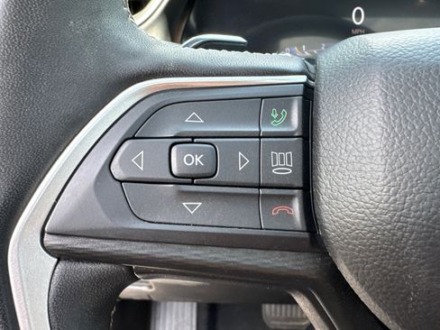 Certified 2024 Jeep Grand Cherokee Altitude RWD image 32