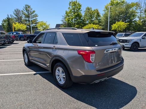 Certified 2021 Ford Explorer XLT w/ Equipment Group 202A AWD/4WD image 5