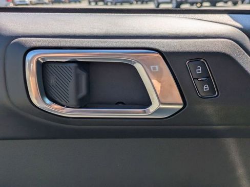 New 2025 Ford Bronco Badlands image 13