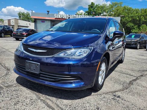 Used 2017 Chrysler Pacifica Touring FWD image 9