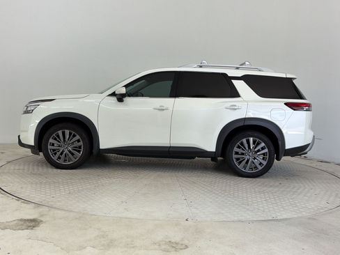 Used 2022 Nissan Pathfinder SL w/ SL Premium Package AWD/4WD image 2