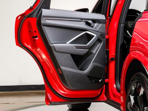 Used 2023 Audi Q3 2.0T Premium Plus w/ Premium Plus Package image 47