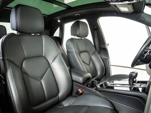Certified 2023 Porsche Macan AWD/4WD image 23