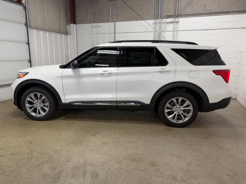 Certified 2023 Ford Explorer XLT w/ Equipment Group 202A AWD/4WD image 5