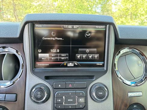 Used 2015 Ford F250 Lariat w/ Lariat Ultimate Package AWD/4WD image 11