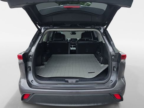 Used 2022 Toyota Highlander XLE FWD image 23