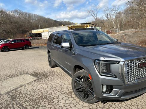 Used 2021 GMC Yukon XL Denali w/ LPO, Illumination Package image 2