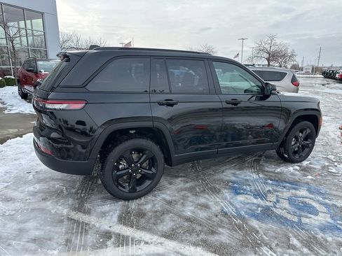 New 2025 Jeep Grand Cherokee Limited w/ Black Appearance Package AWD/4WD image 35