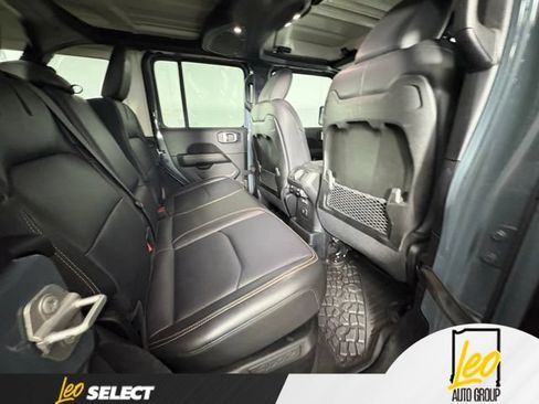 Used 2024 Jeep Wrangler Unlimited Sahara w/ Technology Group AWD/4WD image 9