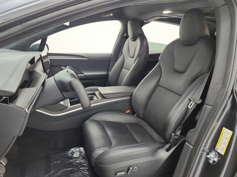 Used 2025 Tesla Model X image 10