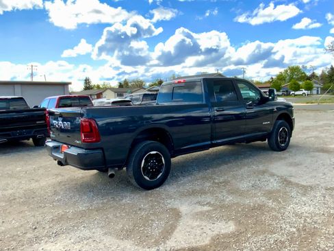 Used 2025 RAM 3500 Laramie AWD/4WD image 5