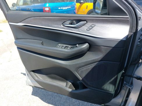 Used 2024 Jeep Grand Cherokee Limited image 28