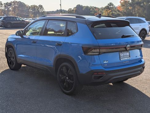 Used 2025 Volkswagen Taos SE image 7