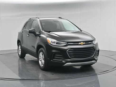 Used 2020 Chevrolet Trax LT w/ LT Convenience Package AWD/4WD image 59