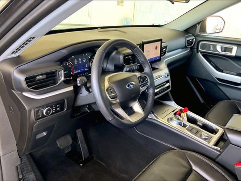 Used 2023 Ford Explorer XLT w/ Equipment Group 202A image 16