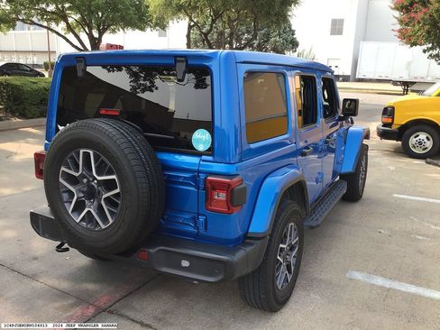 Used 2024 Jeep Wrangler Unlimited Sahara w/ Technology Group AWD/4WD image 5