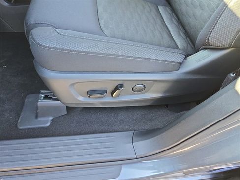 New 2025 Nissan Pathfinder SV w/ Black Appearance Package image 31