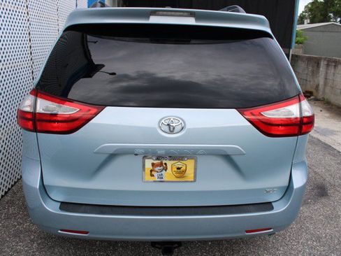 Used 2017 Toyota Sienna XLE FWD image 7