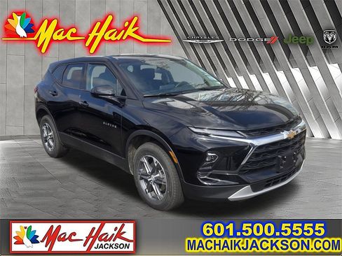 Used 2025 Chevrolet Blazer LT image 1