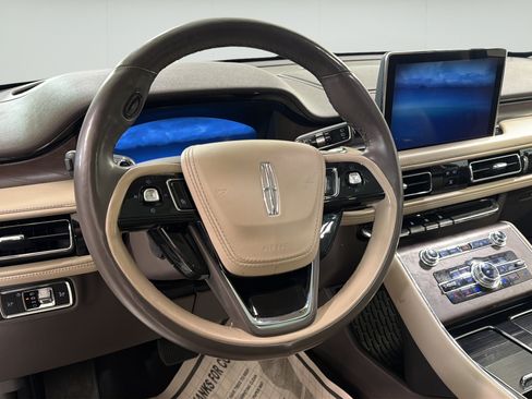 Used 2023 Lincoln Aviator Reserve w/ Equipment Group 201A AWD/4WD image 11