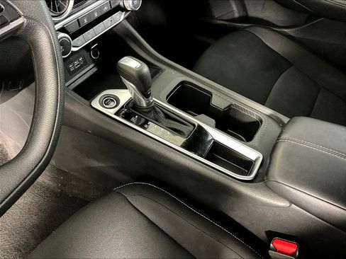 Used 2025 Nissan Sentra SV FWD image 16