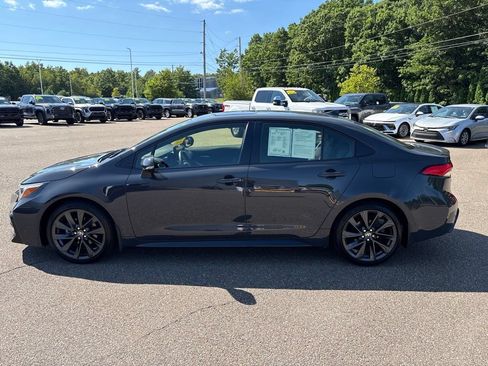 Used 2023 Toyota Corolla SE w/ SE Package FWD image 3