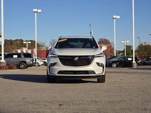 Used 2023 Buick Enclave Essence w/ Sport Touring Edition image 2