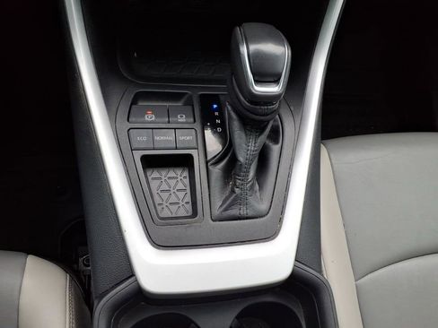 Used 2021 Toyota RAV4 XLE Premium image 14