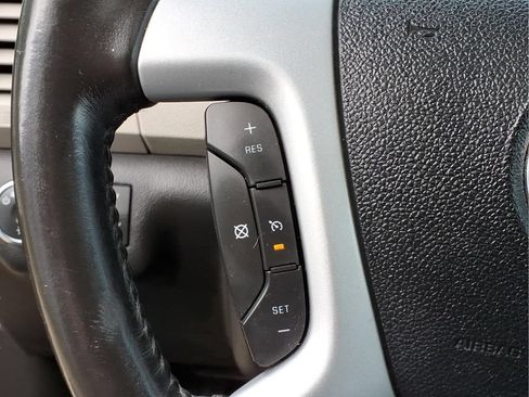 Used 2009 Chevrolet Traverse LTZ AWD/4WD image 25