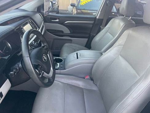 Used 2019 Toyota Highlander Limited image 14