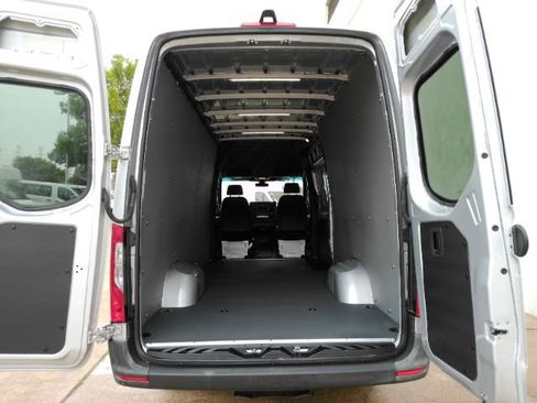 Used 2021 Mercedes-Benz Sprinter 3500 image 22