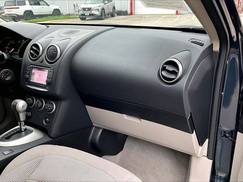 Used 2013 Nissan Rogue SV w/ Premium Pkg image 17