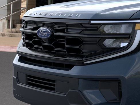 New 2025 Ford Expedition Active image 19